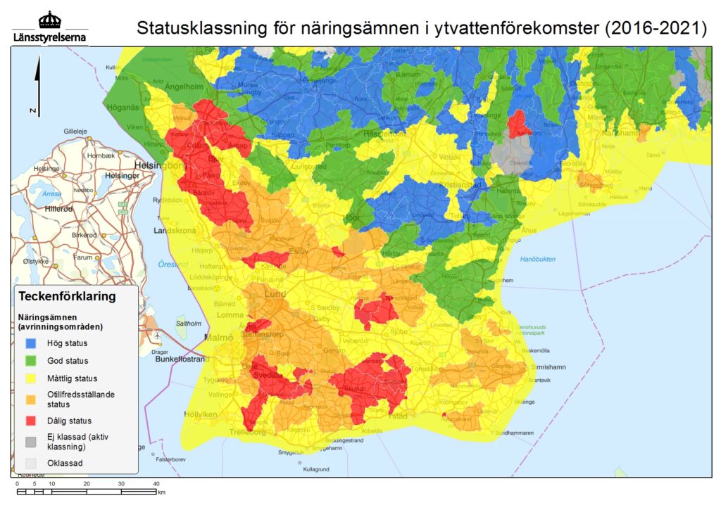 Bilden visar en karta över statusklassningen för näringsämnen i Skånes ytvattenförekomster.