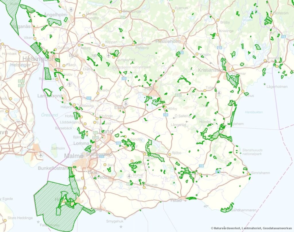 Bilden visar en karta över statliga och kommunala naturreservat i Skåne.