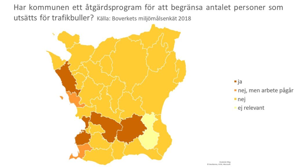 Text: Har kommunen ett åtgärdsprogram för att begränsa antalet personer som utsätts för trafikbuller? Illustration: Karta över Skåne med kommungränserna markerade. Olika färg på kommunerna beroende på om de svarat Ja, Nej men arbete pågår, Nej, eller Ej relevant. Källa: Boverkets miljömålsenkät 2018.