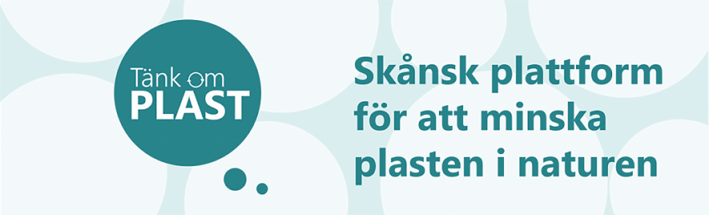 Banner för webbplatsen tänk om plast. En grön tankebubbla med texten Tänk om plats. Bredvid texten Skånsk plattform för att minska plasten i naturen.